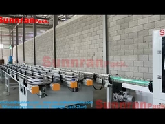 A lata de comida a fazer fila.